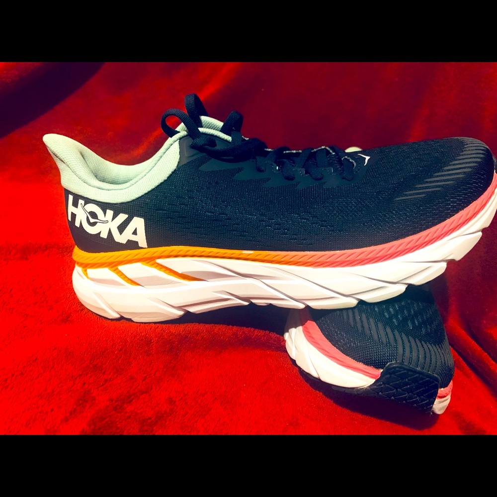 Hoka One One Clifton 7, woman’s size 9